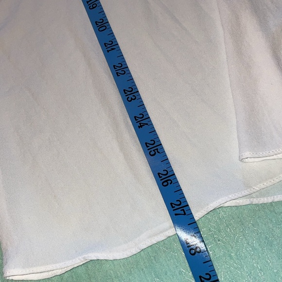 a.n.a. A New Approach white V-neck smocked-shoulder semi-sheer 3/4 sleeve top M - Picture 9 of 15